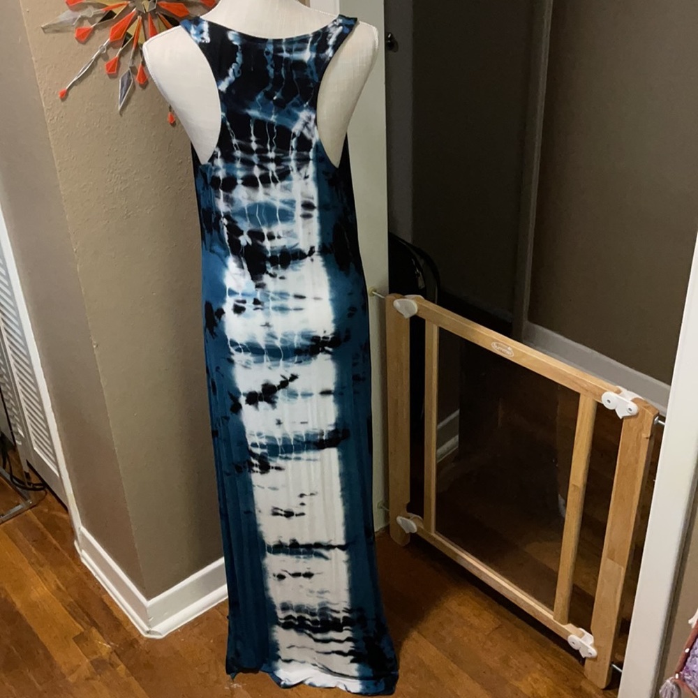 Dress - Picture 3 of 4